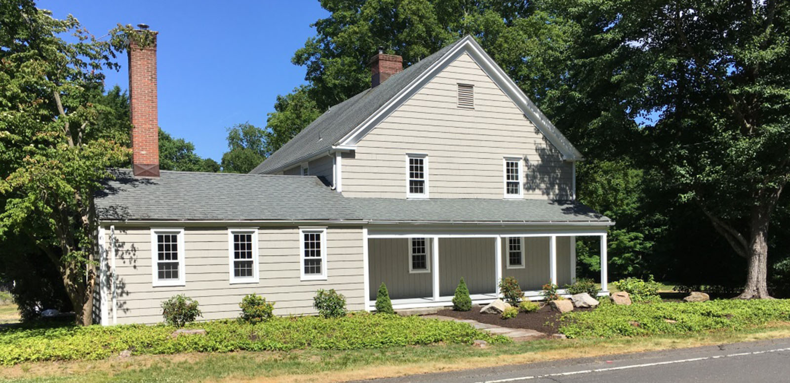 Beautiful, 4-bedroom, 2½ bath colonial house